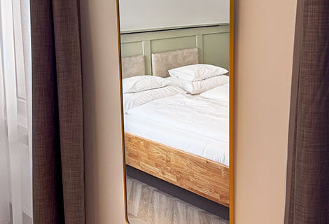 Modernes Business Zimmer im Hotel Gollner Graz mit hellem Design und komfortabler Ausstattung